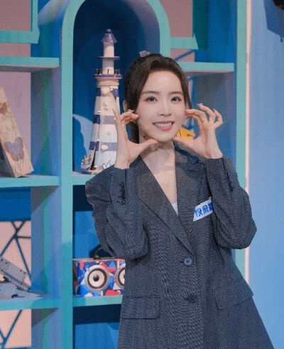 余霜央视亮相，英雄联盟玩家：牌面太足了！