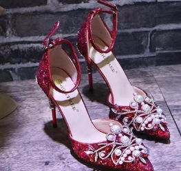 巴啦啦魔法水晶鞋评测：穿出个性，你选对了吗？