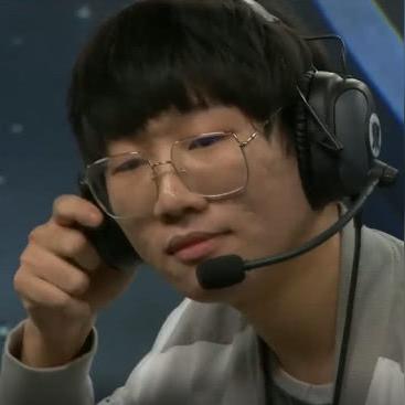 IG冠军打野恋情曝光！女友竟是同人文作者？玩家热议！