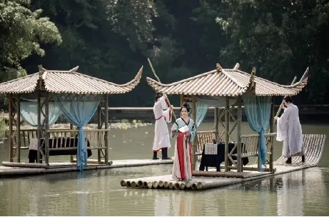 开放空间曲桥秘境攻略