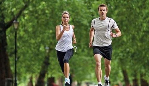 《神秘跑步男》惊现《女神异闻录4：重制版》预告，揭秘神秘面纱！