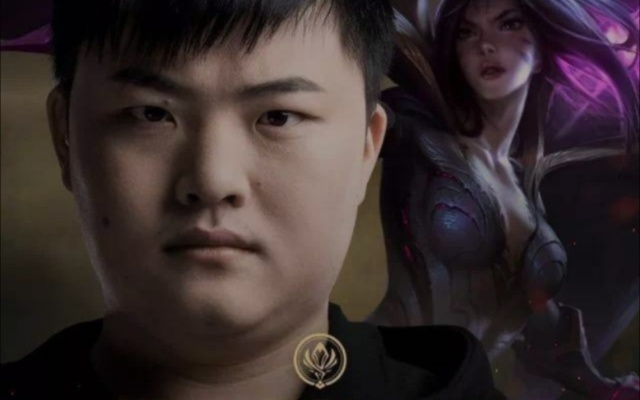 《Uzi亲笔设计！卡莎喷水皮肤彩蛋试玩体验》