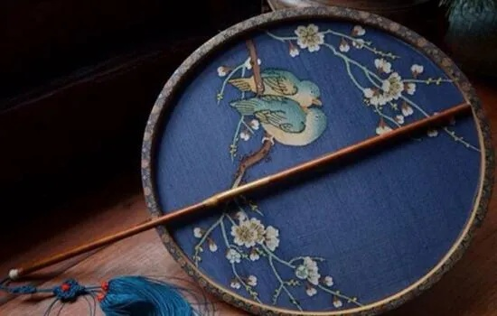 《明末珍品：渊虚之羽蜀绣团扇揭秘》