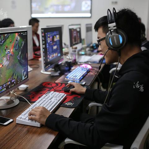 《十大竞技游戏盘点:揭秘最好玩的热门排行》 《十大竞技游戏盘点:揭秘最好玩的热门排行》