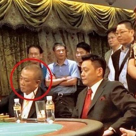 《七黑帮老大抽卡监狱结局全攻略揭秘》 《七黑帮老大抽卡监狱结局全攻略揭秘》