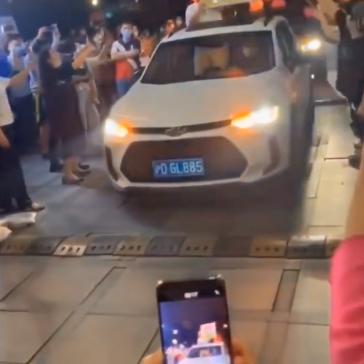 《霓虹深渊飙车神攻略:无限挑战玩法揭秘》 《霓虹深渊飙车神攻略:无限挑战玩法揭秘》