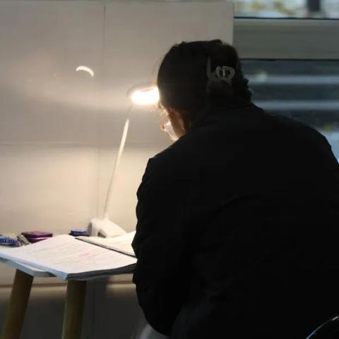 《狂飙巅峰！2023年度最热竞速游戏排行速览》