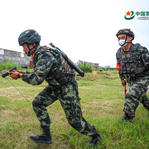 《射击游戏巅峰对决:盘点最新热门射击佳作》 《射击游戏巅峰对决:盘点最新热门射击佳作》