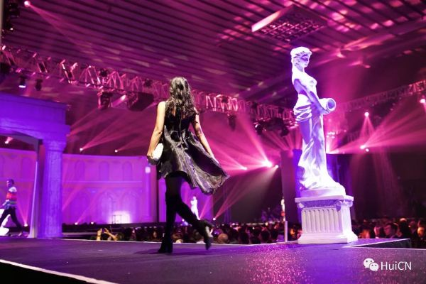 《演绎时尚巅峰》：沉浸式体验女明星时尚圈生活