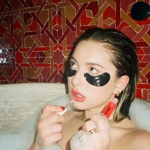 《独家揭秘！人气飙升的自创角色游戏，下载必玩！》