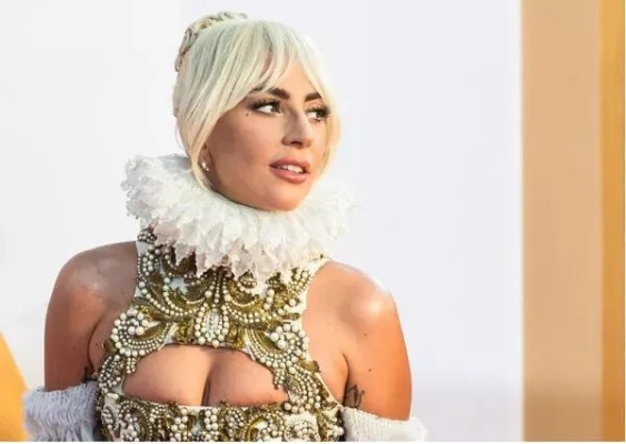 《YasalCOS惊爆眼球！大尺寸造型引发热议》