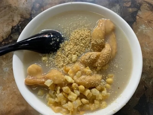 逍遥客栈早餐:油茶麻花唤醒晨光 逍遥客栈早餐:油茶麻花唤醒晨光