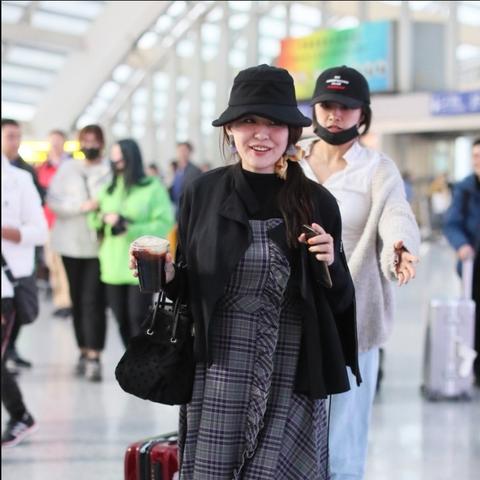 《光遇女巫斗篷价格揭秘:性价比之选一览》 《光遇女巫斗篷价格揭秘:性价比之选一览》