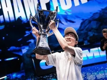 Faker十载荣耀加冕：PC电竞界最佳选手称号实至名归