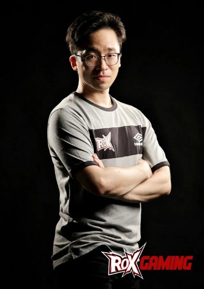 《华裔留学生《英雄联盟》神级操作，受邀成为职业选手！》