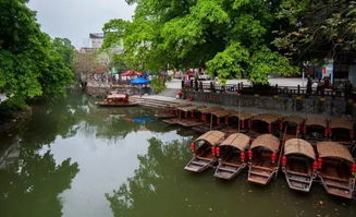 《湖畔秘境！揭秘王牌竞速湖边老宅打卡圣地》