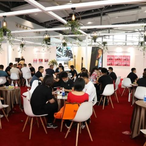 《爆款游戏盘点：人气角色定制，玩家最爱排行》
《热门角色定制游戏大揭秘：玩家心中的NO.1》
《人气角色定制游戏排行，这些爆款你玩过吗？》
《盘点玩家最爱：人气角色定制游戏排行榜》
《爆款游戏推荐：人气角色定制，谁才是你的菜？》