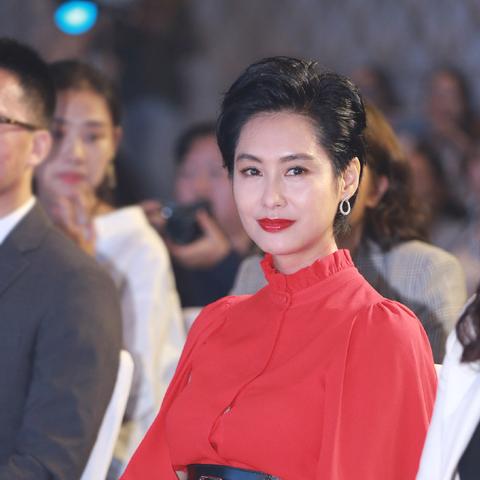 《光遇红裙斗篷获取攻略：轻松解锁神秘斗篷》