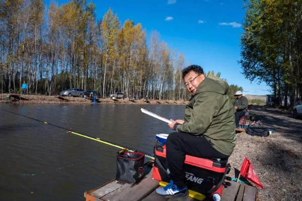 《2024钓鱼看漂必备装备，升级攻略揭秘！》