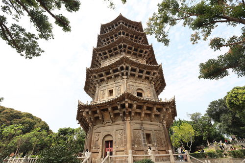 江南百景图雷峰塔脚下的神秘寺庙揭秘：探寻古刹秘境攻略