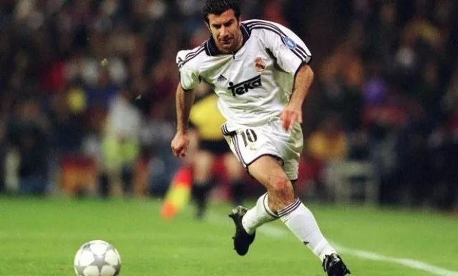 边路霸主升级!双技能史诗菲戈强势回归,足球盛宴再启 边路霸主升级!双技能史诗菲戈强势回归,足球盛宴再启