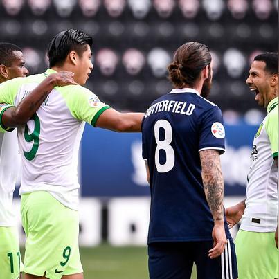 FC足球世界4231战术防守攻略，高效球员阵容推荐解析