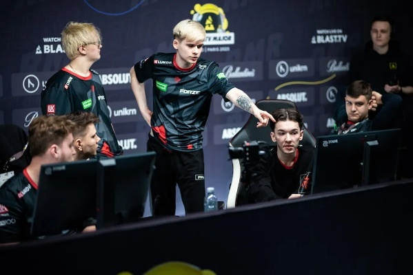 8岁天才选手加盟CS战队Aurora，崭露头角成新一代电竞新星