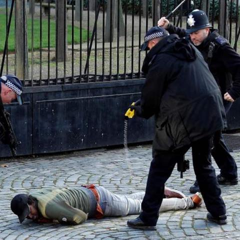 电击枪攻略：揭秘不思议皇冠电击手枪最强用法技巧