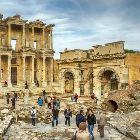 绯红竞技场攻略：深度解析玩法技巧，轻松提升战斗力