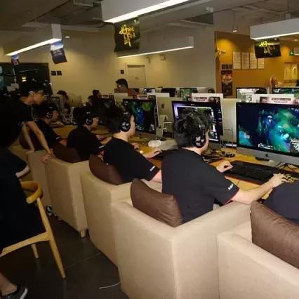 电子竞技热门盘点:揭秘人气爆棚的电竞游戏排行 电子竞技热门盘点:揭秘人气爆棚的电竞游戏排行