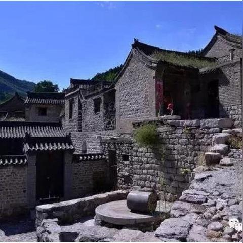 光遇环胸先祖位置揭秘!快速获取双手环胸动作攻略指南 光遇环胸先祖位置揭秘!快速获取双手环胸动作攻略指南