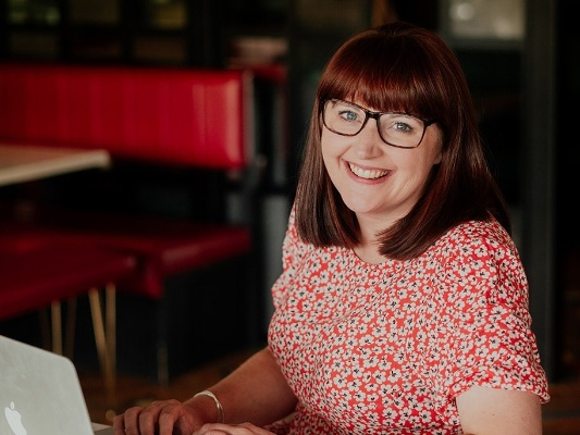 从新手到编剧巅峰：揭秘Jennifer的逆袭秘籍