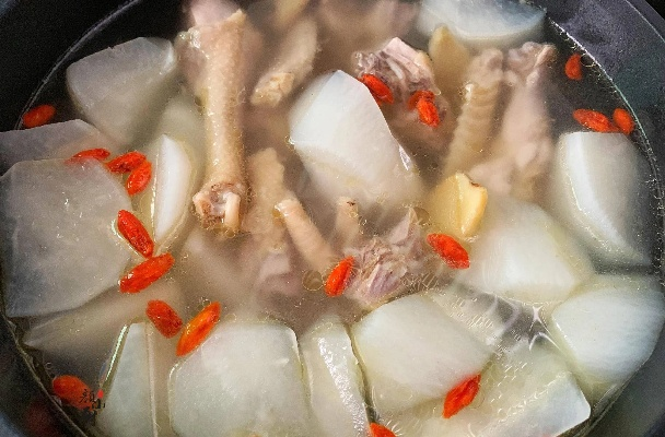 江湖秘籍！快速学会萝卜炖鸡，食材攻略+制作技巧一网打尽