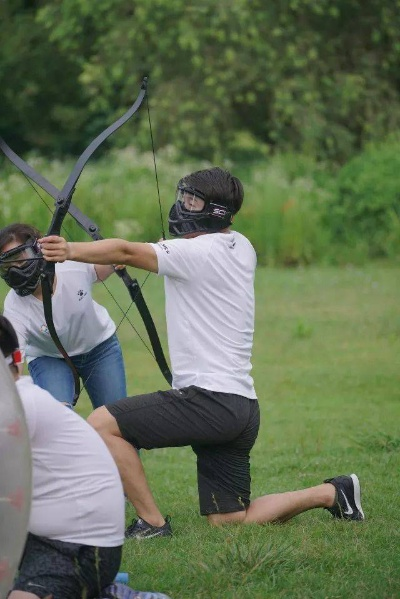 弓神绝技一箭穿心，聚合少年逃离绝境新体验