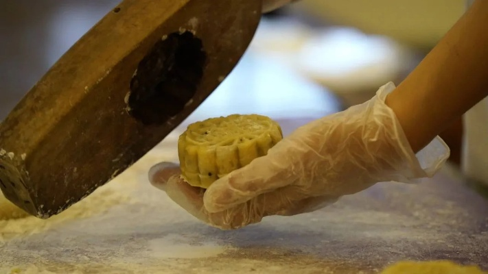 独家揭秘：月饼制作秘籍，传承经典新风味