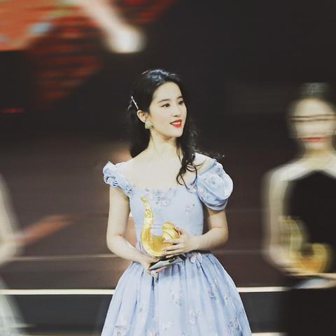 娱乐圈巅峰攻略：玩转《璀璨星途》星途璀璨秘籍大公开