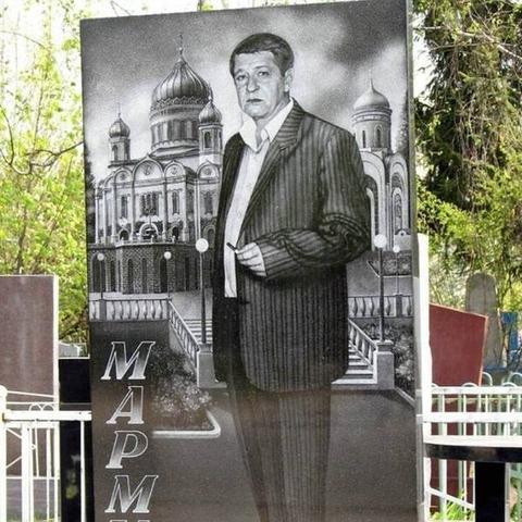 墓园惊魂：解锁人格解体秘密，攻略全解析！