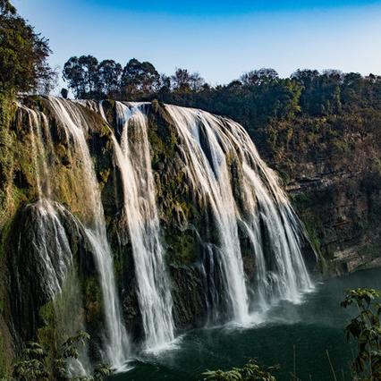 彩虹QQ官网真的消失了？2025年玩家实测正版渠道与避坑技巧