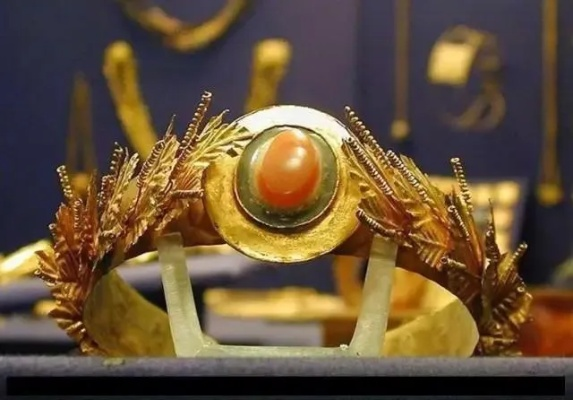 最上级古代王冠真的存在吗？2025独家掉落坐标+属性碾压搭配实战解析