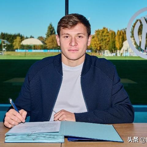 传奇归来官方网站在哪？2026新区开服表+正版下载入口+福利申领全攻略